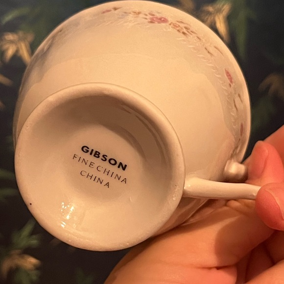Gibson fine china Rose Teacup Set - Picture 4 of 6